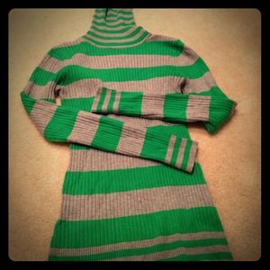 Green/gray turtleneck sweater Size M