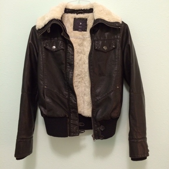 🚫SOLD🚫Faux leather bomber jacket with fur lining