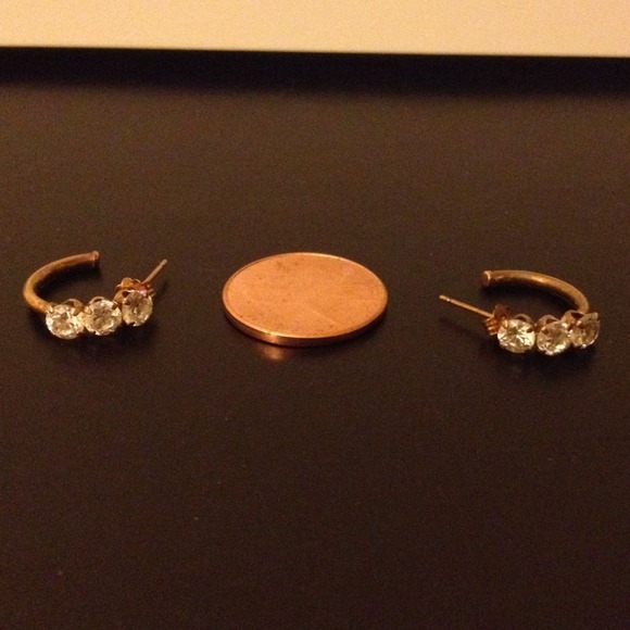 10k gold 3 stone diamond like cz earrings 1.2g - Picture 3 of 4