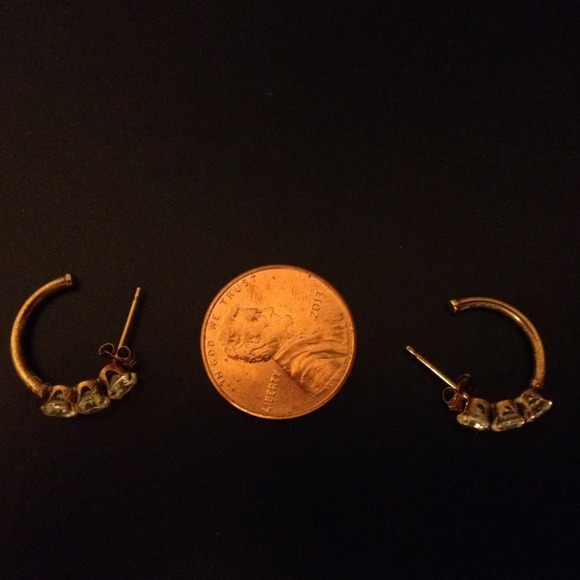 10k gold 3 stone diamond like cz earrings 1.2g - Picture 4 of 4