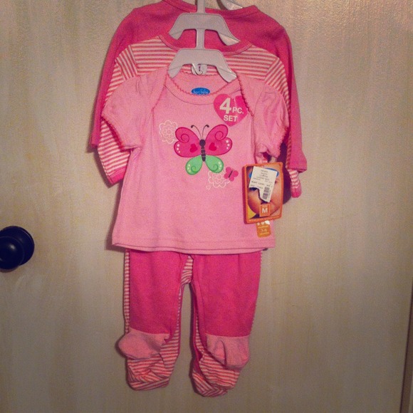 NEW! Baby girl 4 piece outfit 💗
