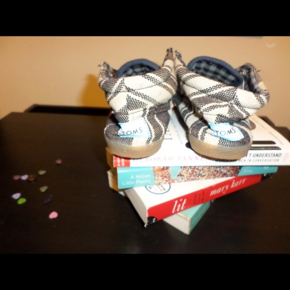 TOMS Shoes - Authentic Toms