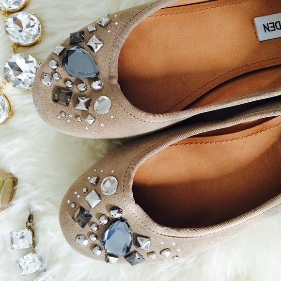 ❌BUNDLED❌ Steve Madden Taupe Jewel Suede Flats - Picture 2 of 4