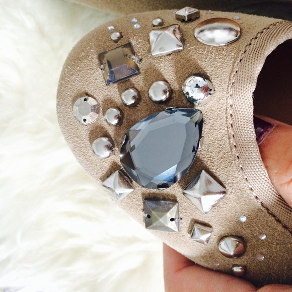 ❌BUNDLED❌ Steve Madden Taupe Jewel Suede Flats - Picture 3 of 4