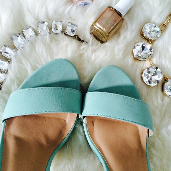 ❌BUNDLED❌ Mint Green Ankle Strap Lucite Heels - Picture 2 of 4
