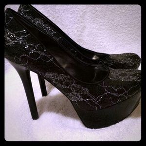 Carlos Santana lace pumps