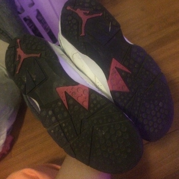 Jordan Fire Berry 7s - Picture 4 of 4