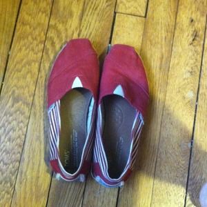 Red striped Toms