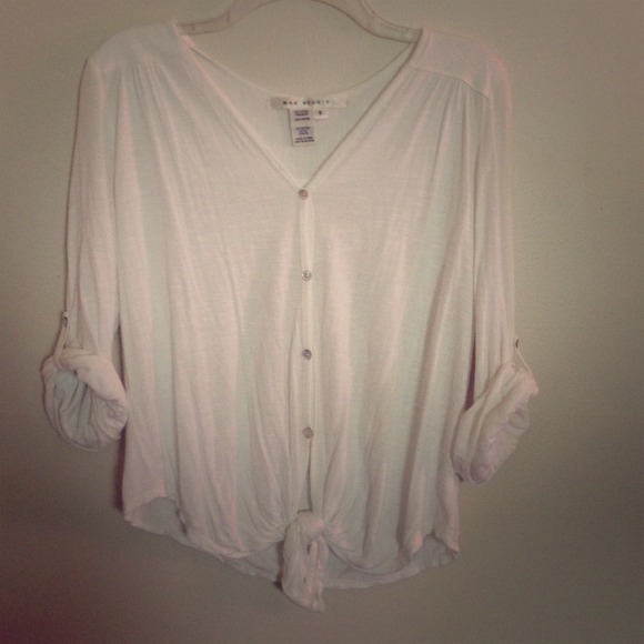 Max Studio White shirt with a tied knot.