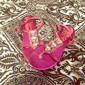 Pink sanders with big stones