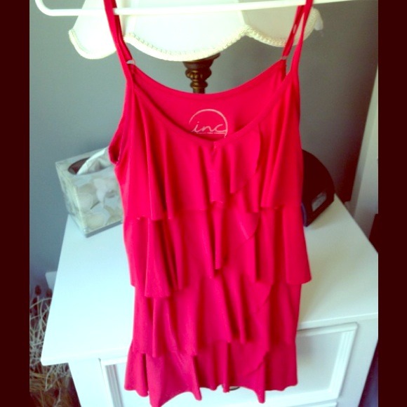 Very slimming ruffle INC top, Love💗! Price drop