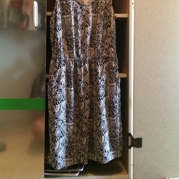 Aztec patterned dress - Picture 2 of 3