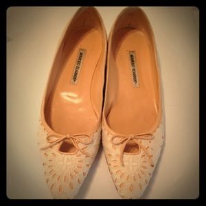 manolo lace flats