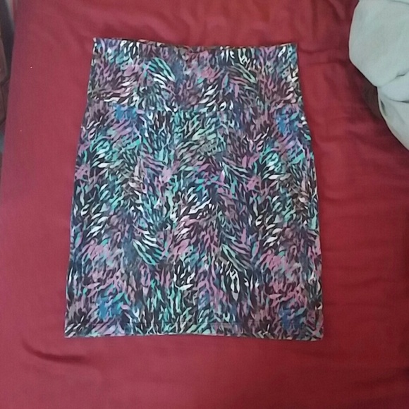 SOLD!! Very fun print skirt - Picture 1 of 2