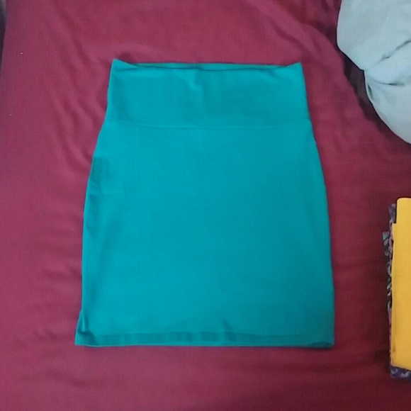 SOLD!!! Beautiful bright teal color fitted skirt - Picture 1 of 2