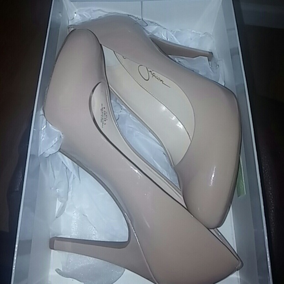 Nude Pumps