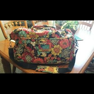 Vera Bradley Grand Traveler (Happy Snails Pattern)