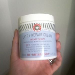 First Aid Beauty Moisture Tub
