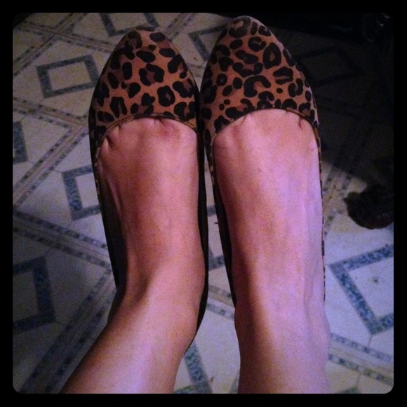 Leopard print use pointy flats .