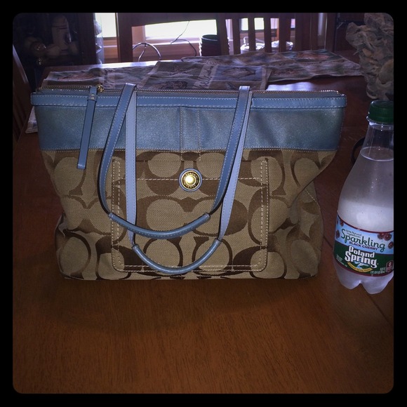 🌟REDUCED🌟 Authentic Coach Zip top tote