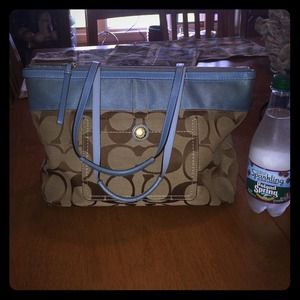 🌟REDUCED🌟 Authentic Coach Zip top tote