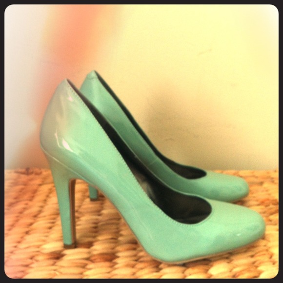 Mint Jessica Simpson stilettos!