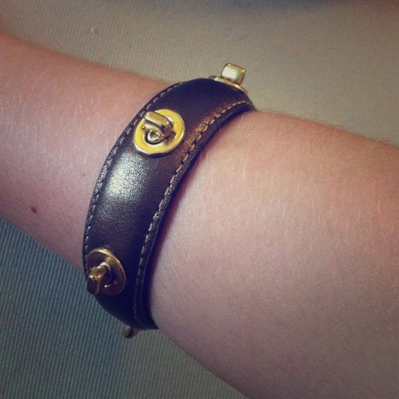 Coach Turnlock Bracelet