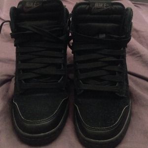 All black sky dunk nike.. Size 5