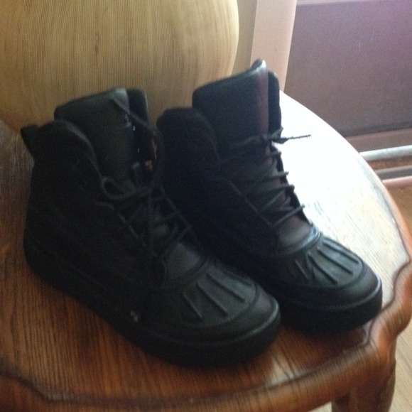 Nike kgb boots!!!Back2school!!!