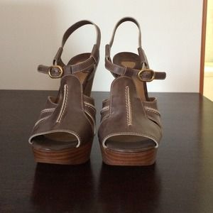 Chloe   Wedge.  Grey tan color