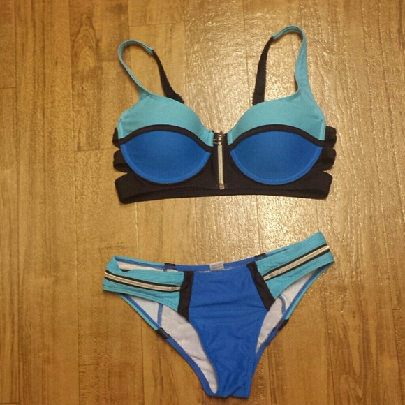 Other - SOLD ON VINTED Block colored sexy zip up bikini