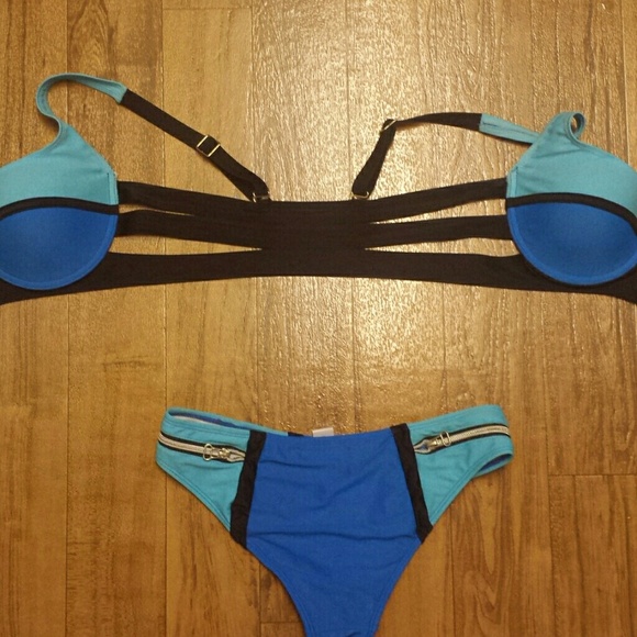 SOLD ON VINTED Block colored sexy zip up bikini - Picture 2 of 3