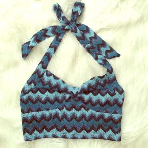 Forever 21 Tops - New Halter Crop Top 🎀 Final Price🎀