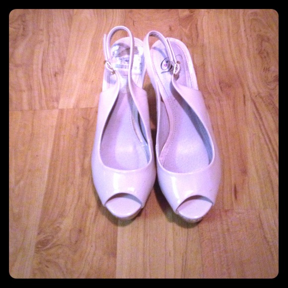 Nude wedges