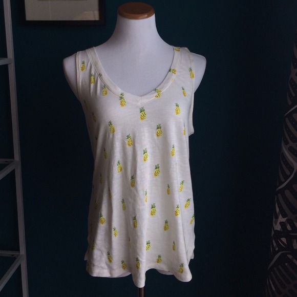 Cotton tank with pineapple print