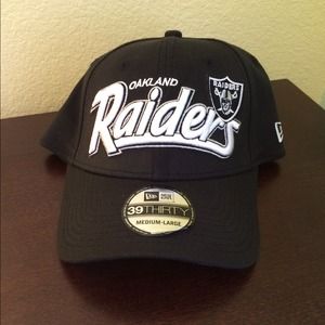 NWT Raiders Fitted Hat Size Medium/Large