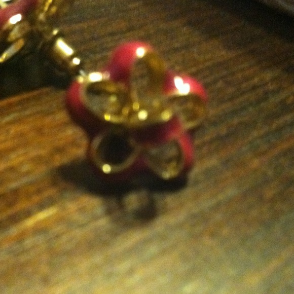 Stud earrings - Picture 2 of 3