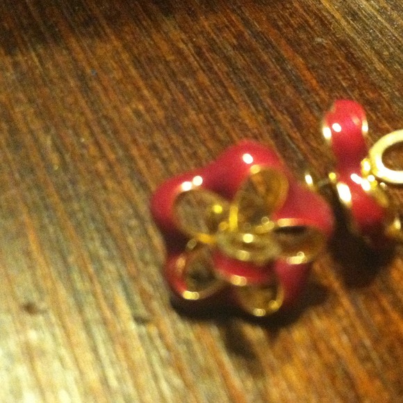 Stud earrings - Picture 3 of 3