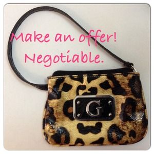 NWOT Authentic Guess Wristlet