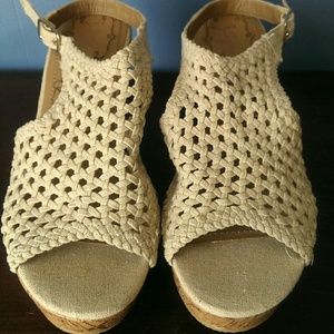 Khaki colored crocheted wedges