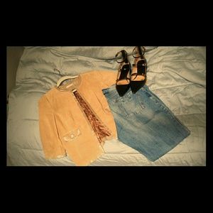 😊 Classic Cut with Special Detailing!