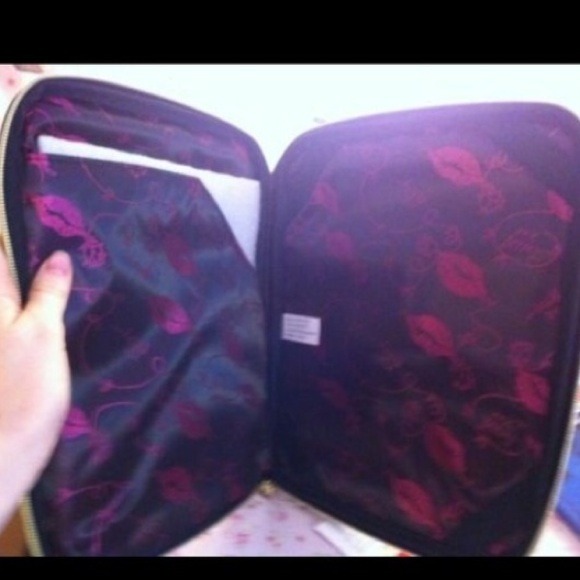 New w/ tags Betsey Johnson pink e-reader sparkly - Picture 2 of 2