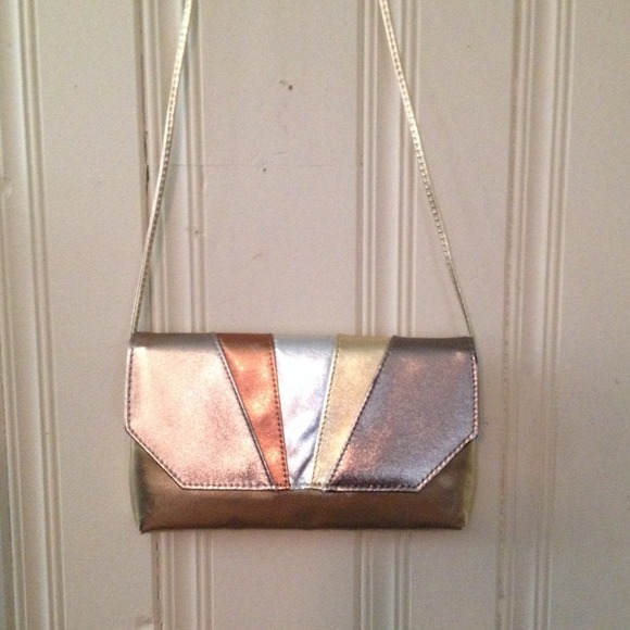 Chic vintage Metallic handbag!!really nice buy