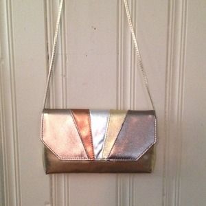 Chic vintage Metallic handbag!!really nice buy