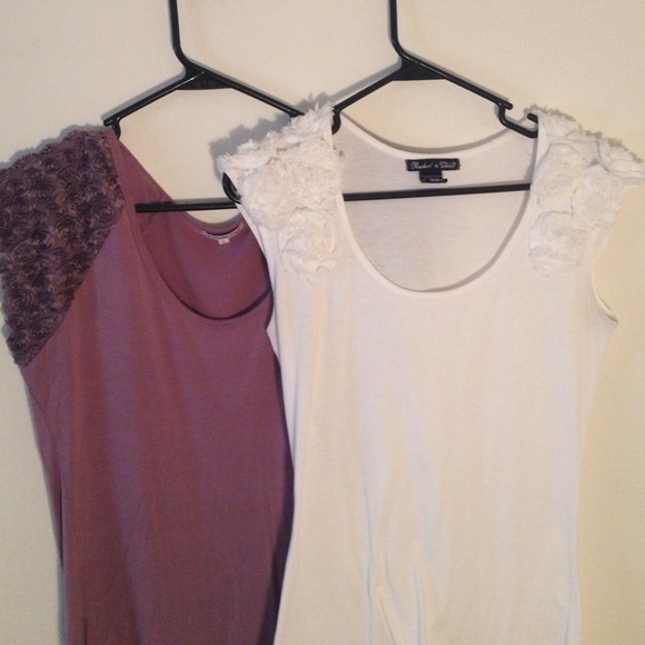 BUNDLE: tee shirts with detailed shoulders - Picture 1 of 3