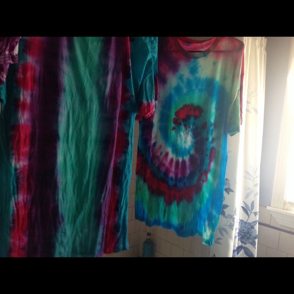 TYE-DYE TOPS!!!