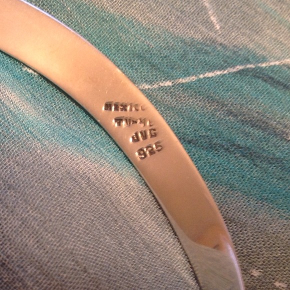 🎉HP🎉Wide Modern Sterling Silver Chevron Necklace - Picture 3 of 4