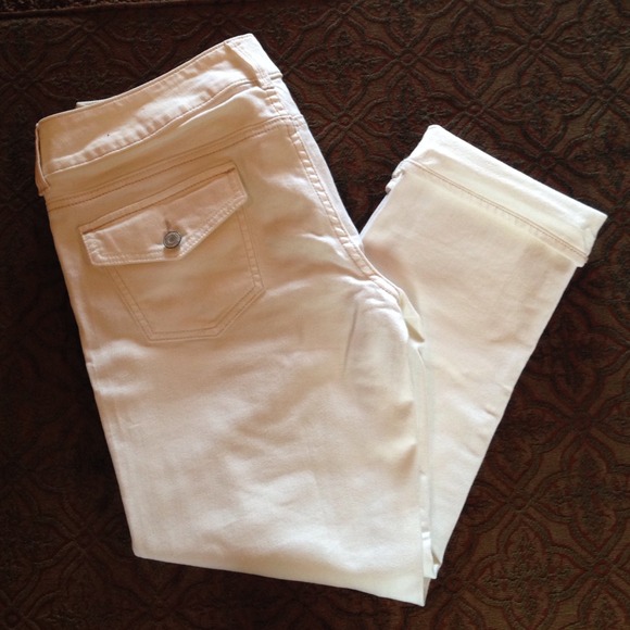 White American Eagle Capris