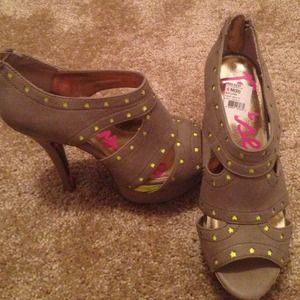 Never worn platform heels