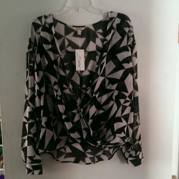 Beautiful Black and White Geometric Print Blouse